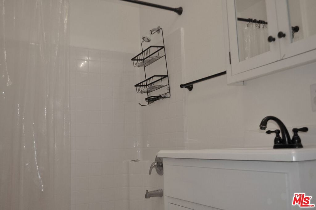 1816 S La Brea Avenue Property Photo 6