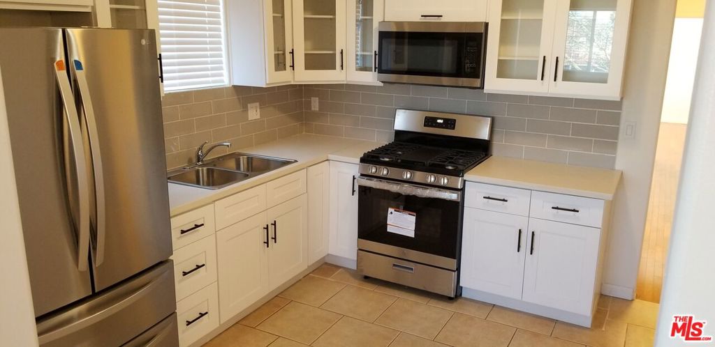 1816 S La Brea Avenue Property Photo 13