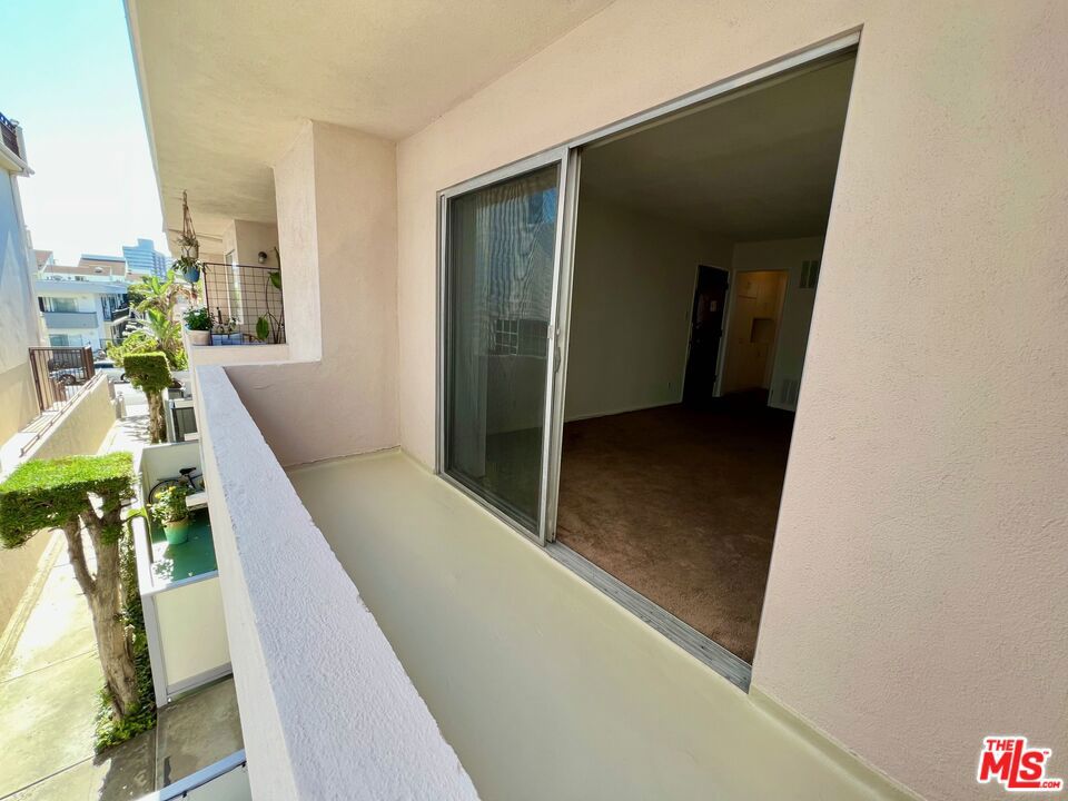 11727 Mayfield Avenue 7 Property Photo