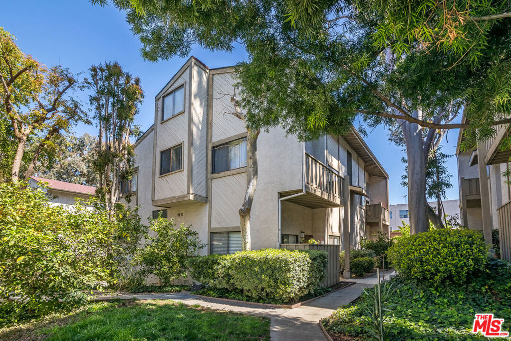 Tarzana Real Estate Listings Main Image