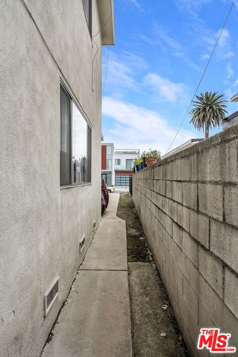 3132 Helms Avenue Property Photo 8