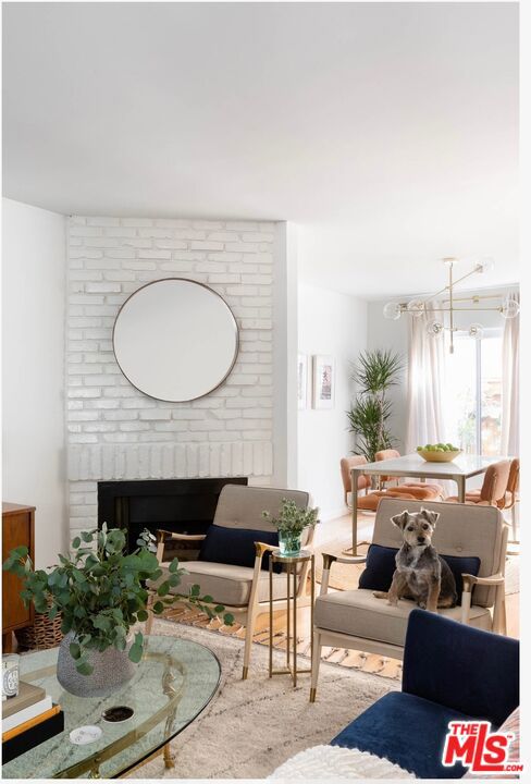 362 S Barrington Avenue Property Photo