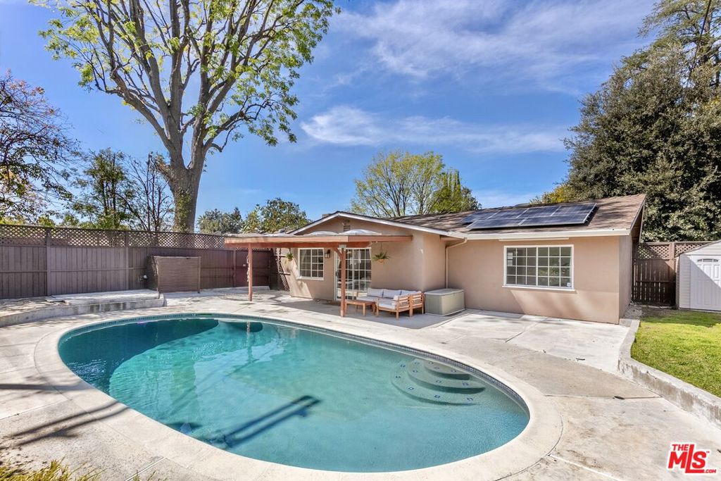6308 Glide Avenue Property Photo