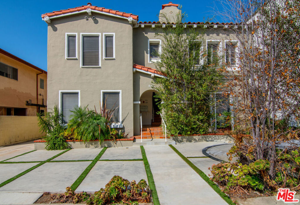 855 S Shenandoah Street Property Photo