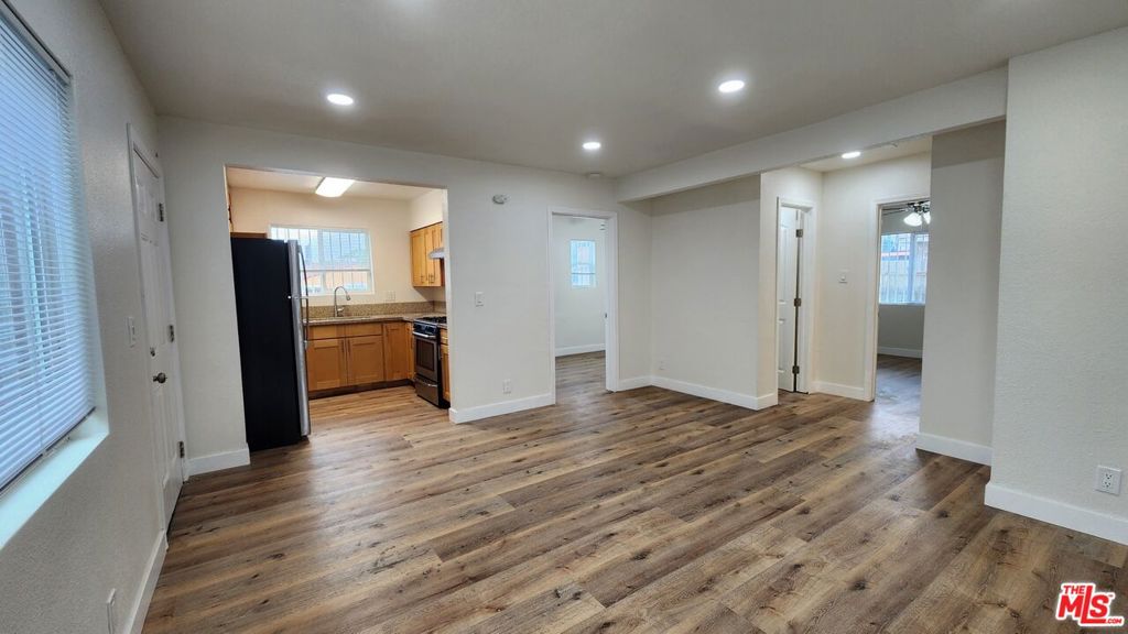 7811 S San Pedro Street Property Photo 5