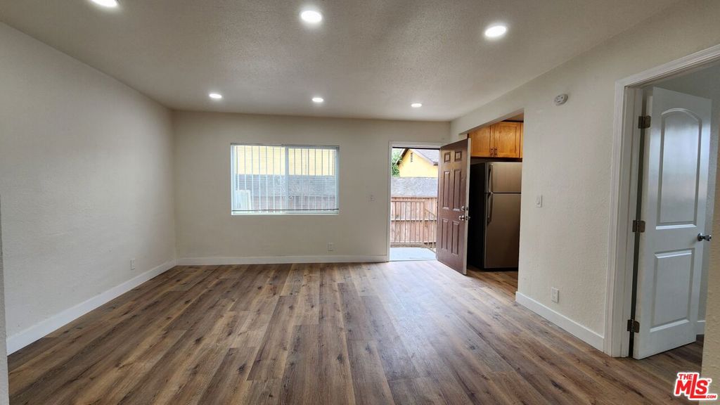 7811 S San Pedro Street Property Photo 6
