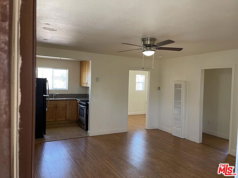 7811 S San Pedro Street Property Photo 11