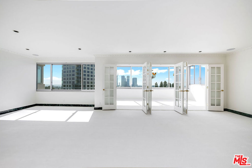 875 Comstock Avenue 9d Property Photo