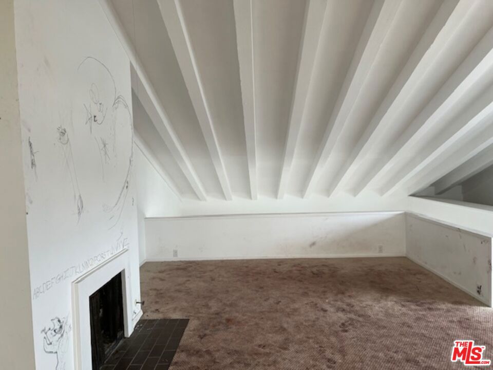 2411 Ocean Front Walk Property Photo 4