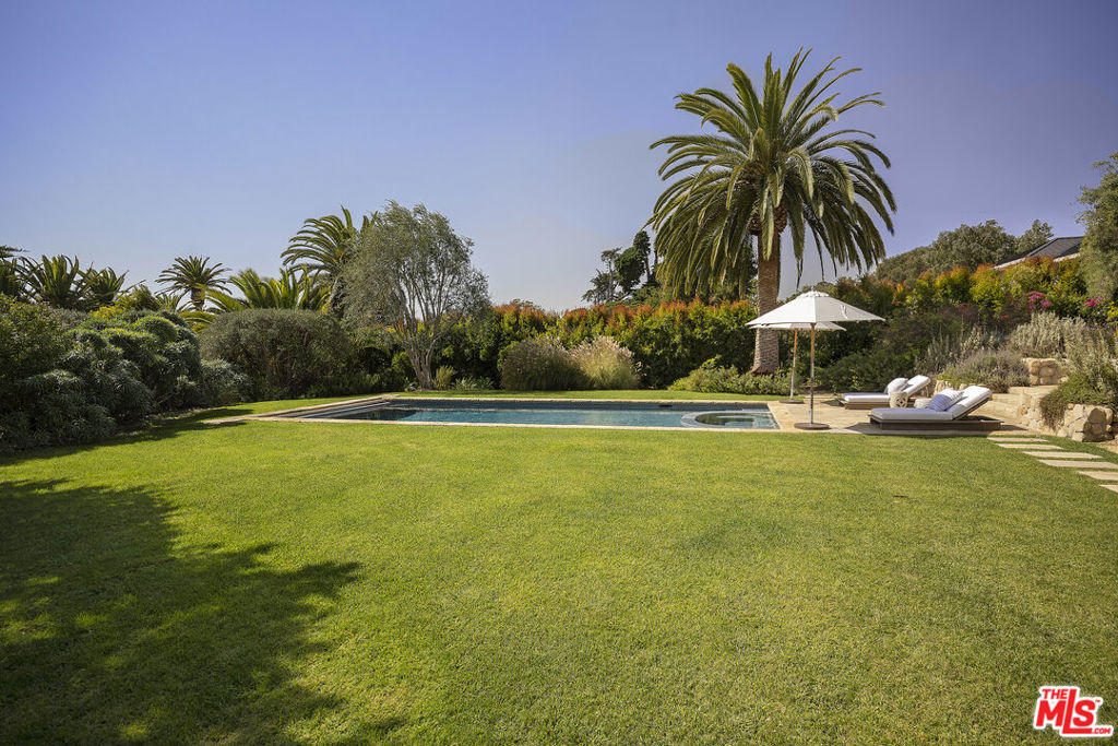 4110 Creciente Drive Property Photo 2