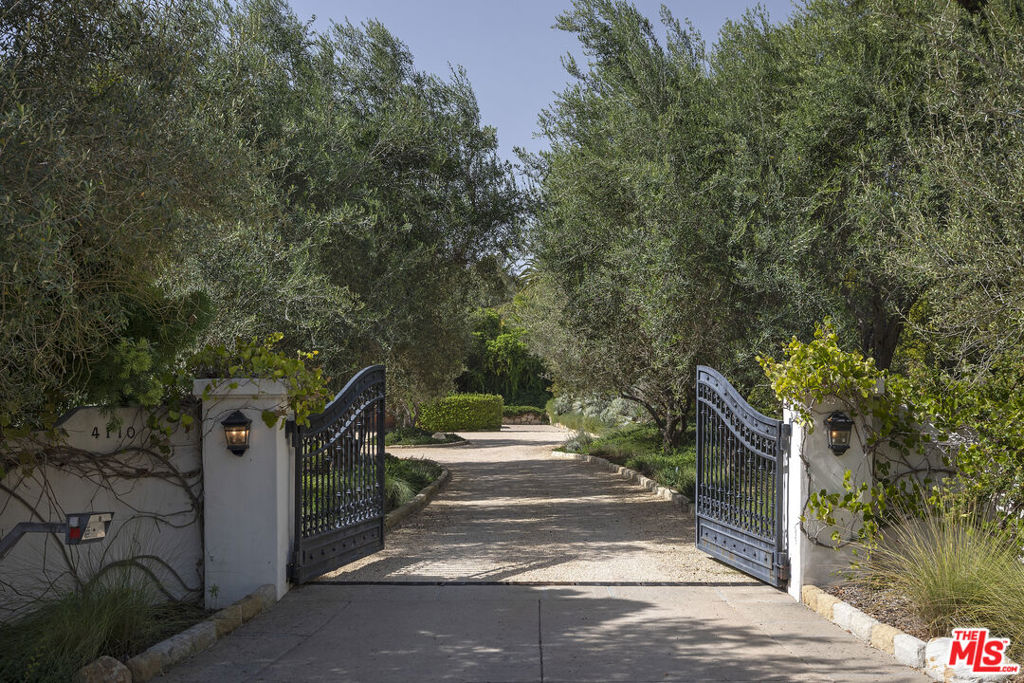 4110 Creciente Drive Property Photo 5