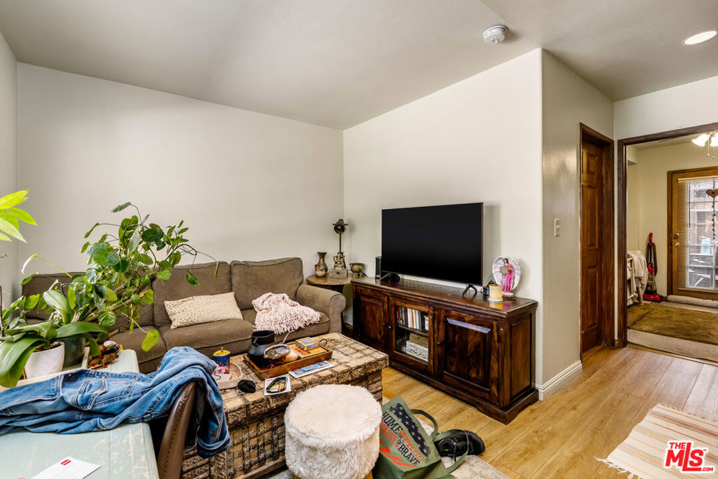 4436 Woodman Avenue Property Photo 4