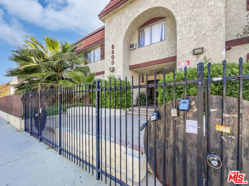 8800 Cedros Avenue 209 Property Photo