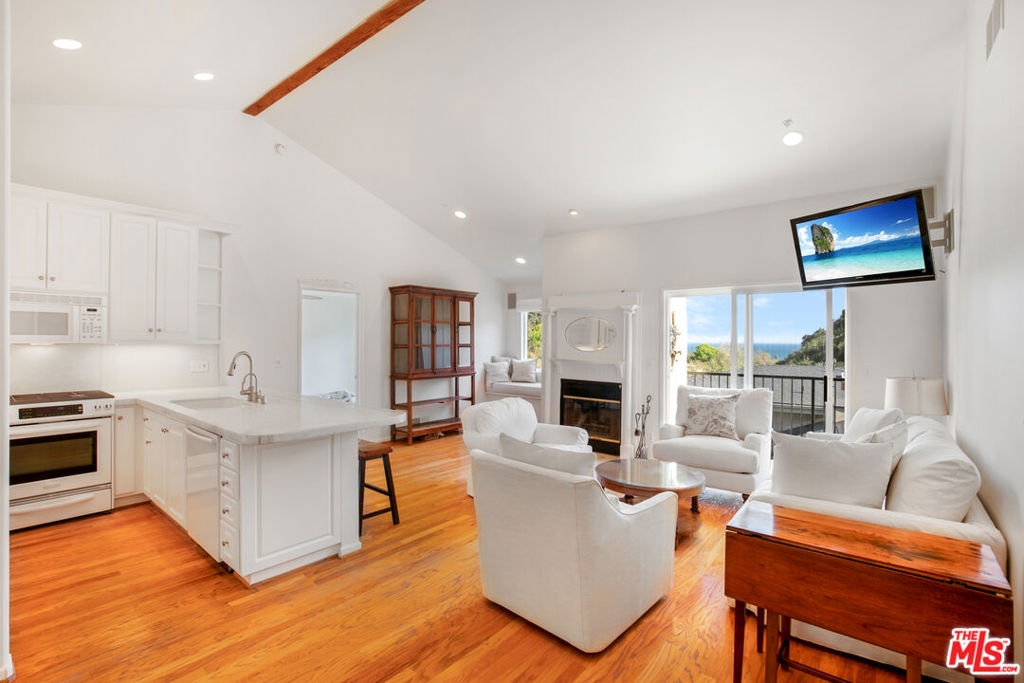 3855 Rambla Pacifico D Property Photo