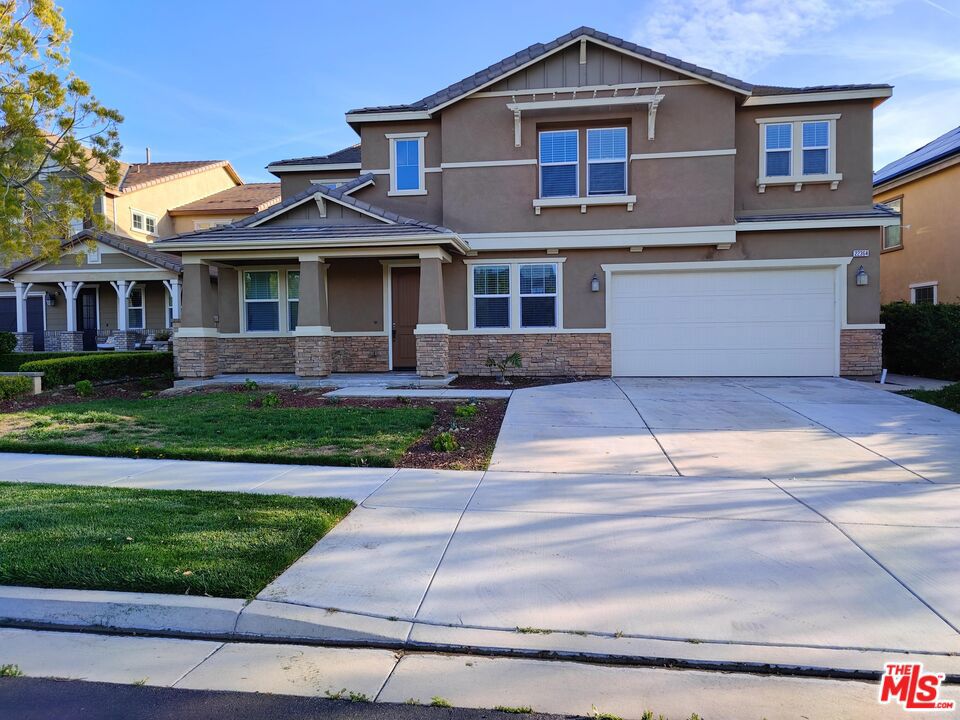 22364 Driftwood Court Property Photo