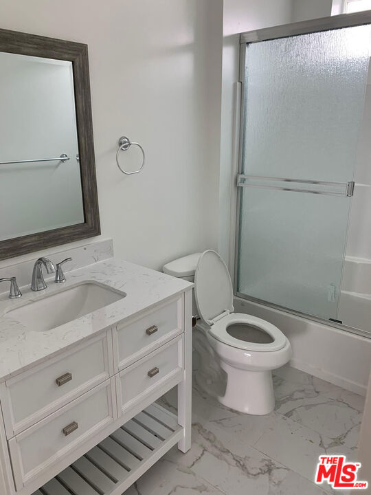 967 N Wilton Place Property Photo 7