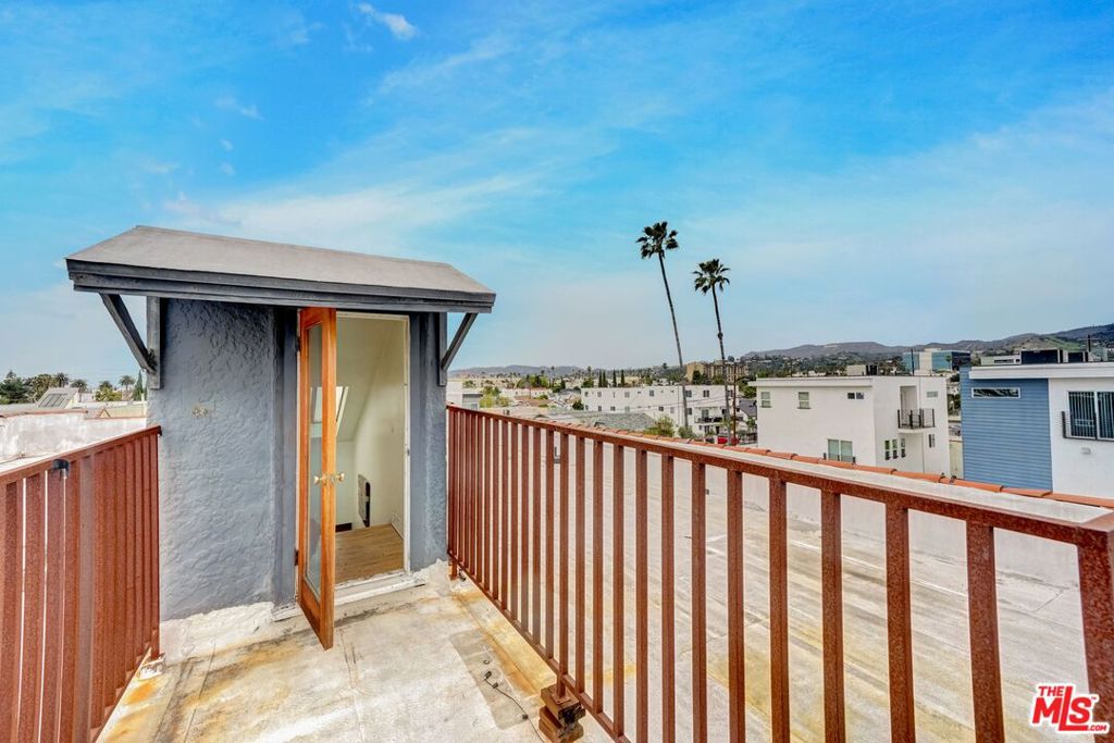 1216 N Kenmore Avenue Property Photo 13