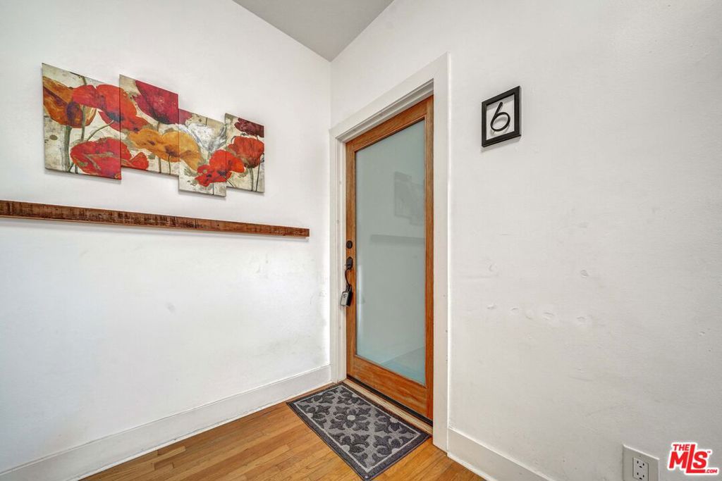 1216 N Kenmore Avenue Property Photo 14
