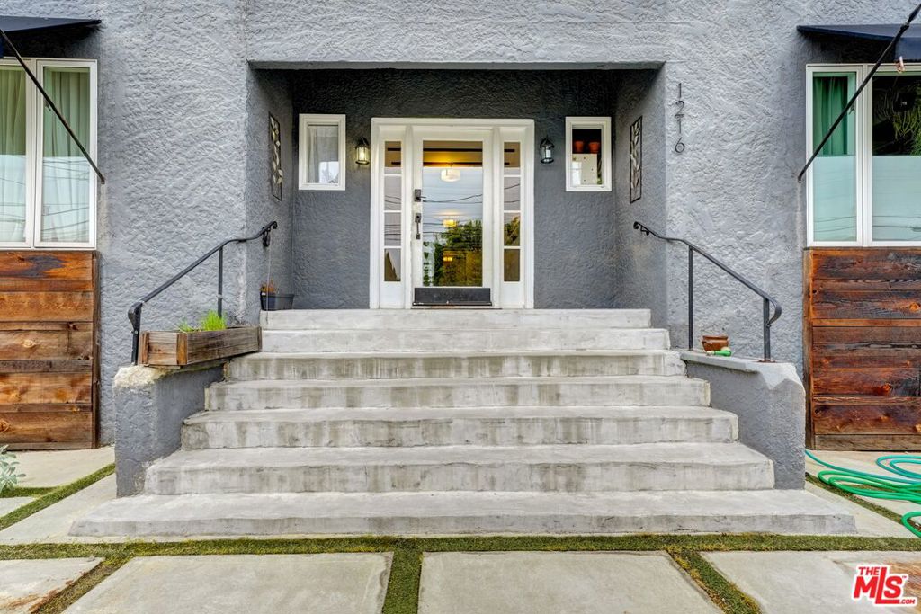 1216 N Kenmore Avenue Property Photo 17