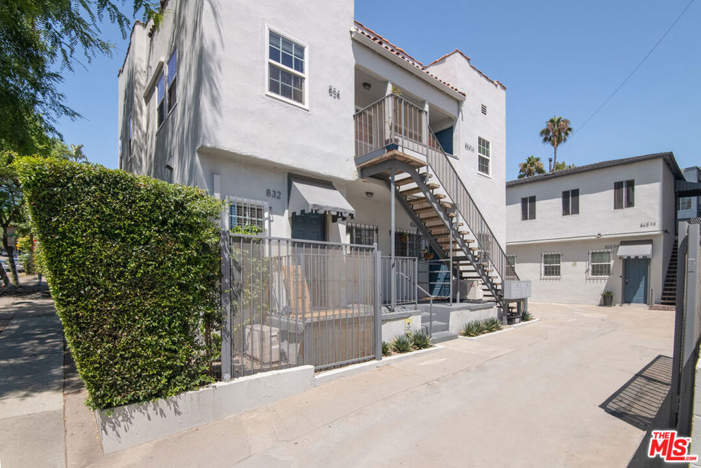 832 Hilldale Avenue Property Photo 1