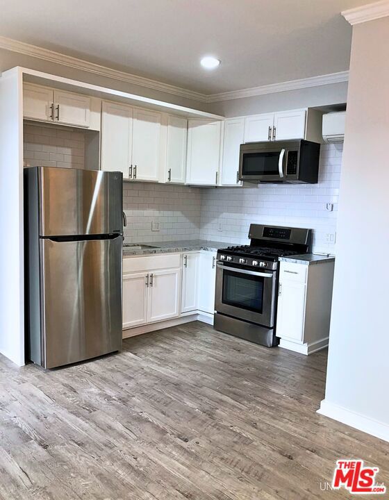832 Hilldale Avenue Property Photo 14