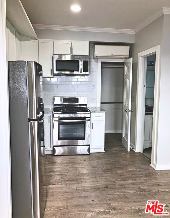 832 Hilldale Avenue Property Photo 16