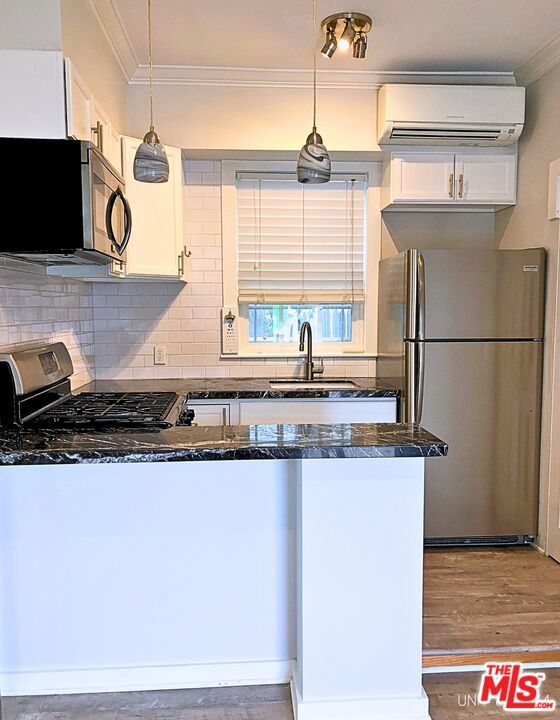 832 Hilldale Avenue Property Photo 31