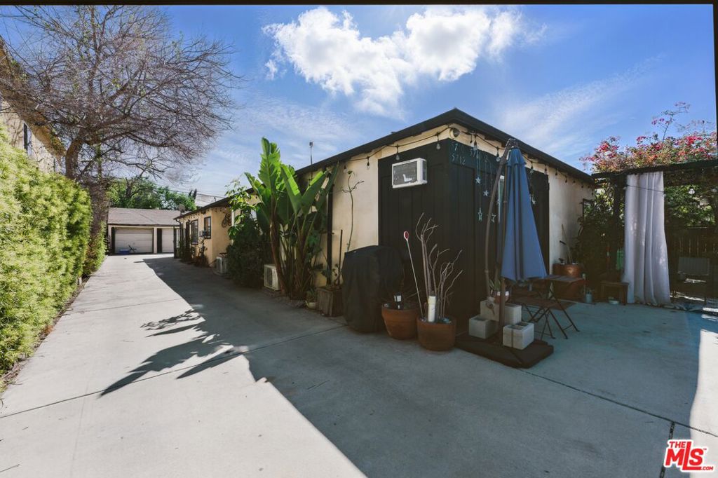 5710 Vineland Avenue Property Photo 2
