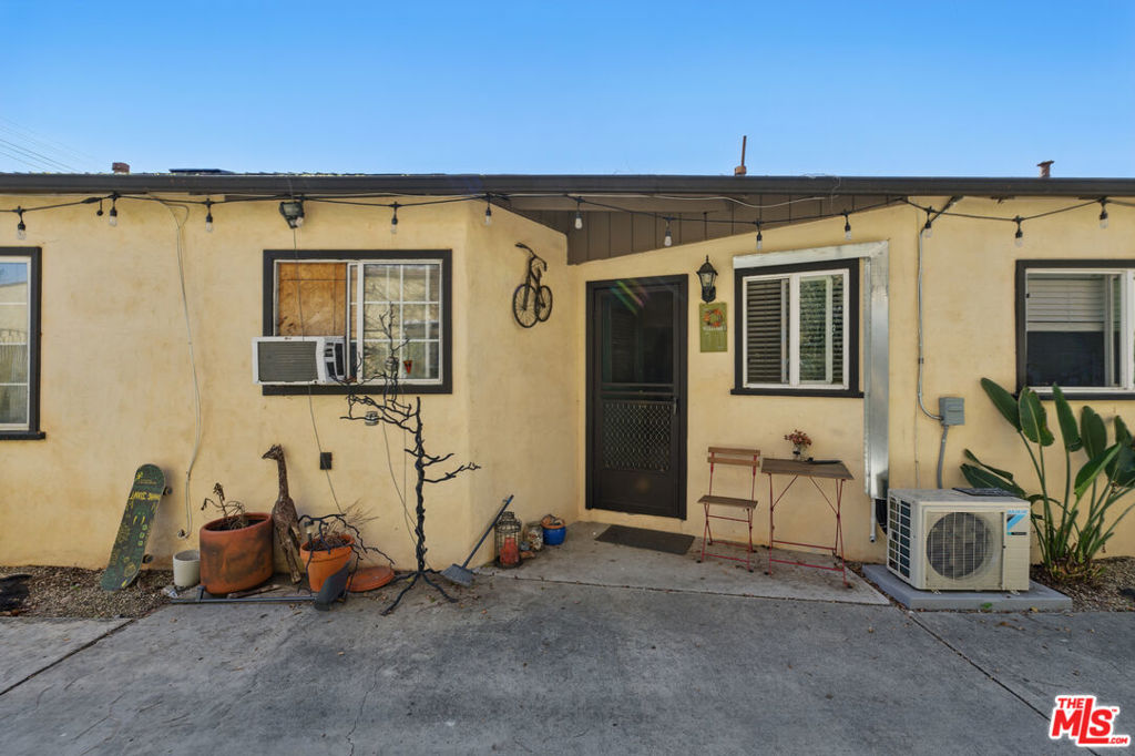 5710 Vineland Avenue Property Photo 5