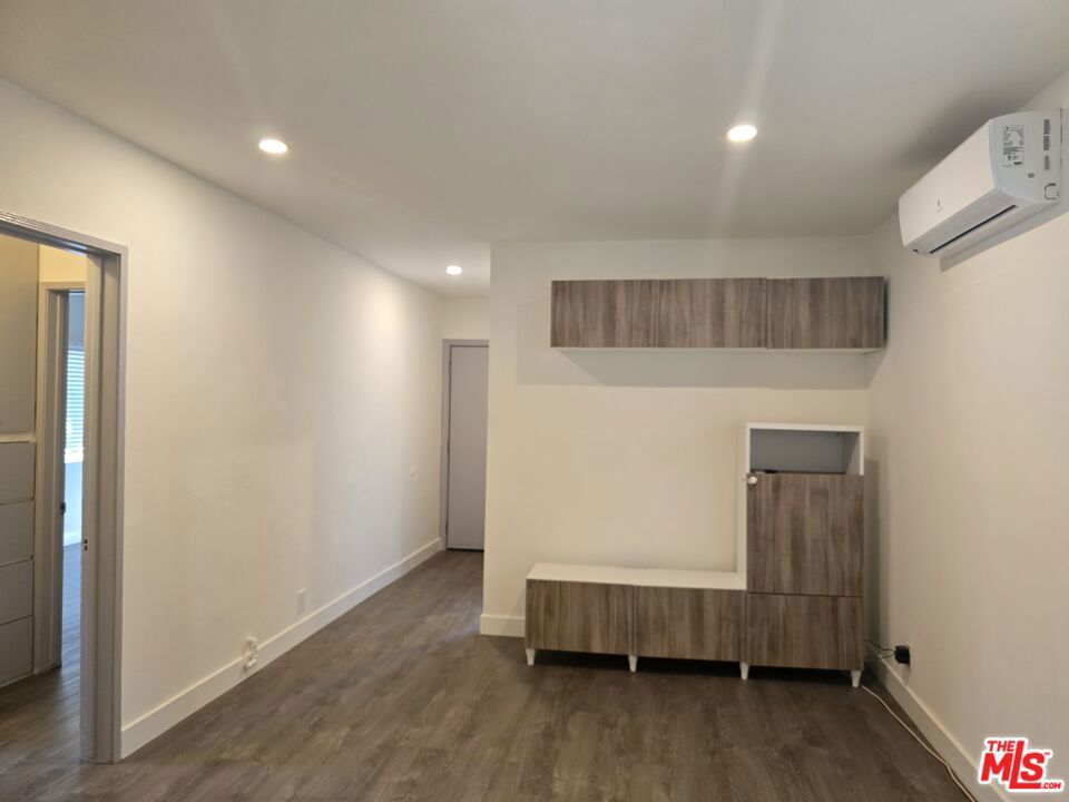 5710 Vineland Avenue Property Photo 6