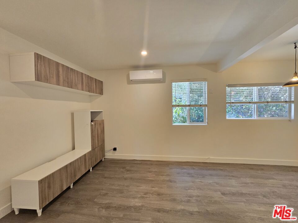 5710 Vineland Avenue Property Photo 7