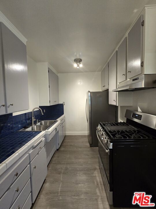 5710 Vineland Avenue Property Photo 8