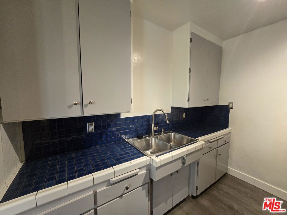 5710 Vineland Avenue Property Photo 9