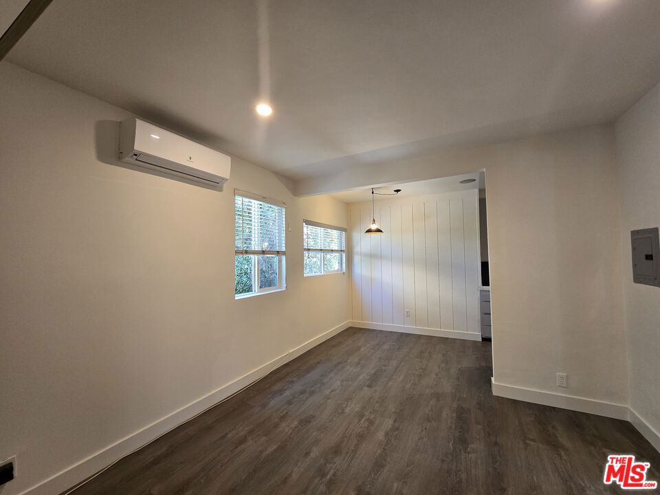 5710 Vineland Avenue Property Photo 12