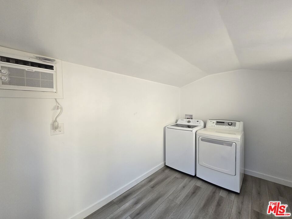 5710 Vineland Avenue Property Photo 17