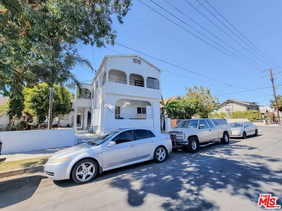1309 S Mesa Street Property Photo 3