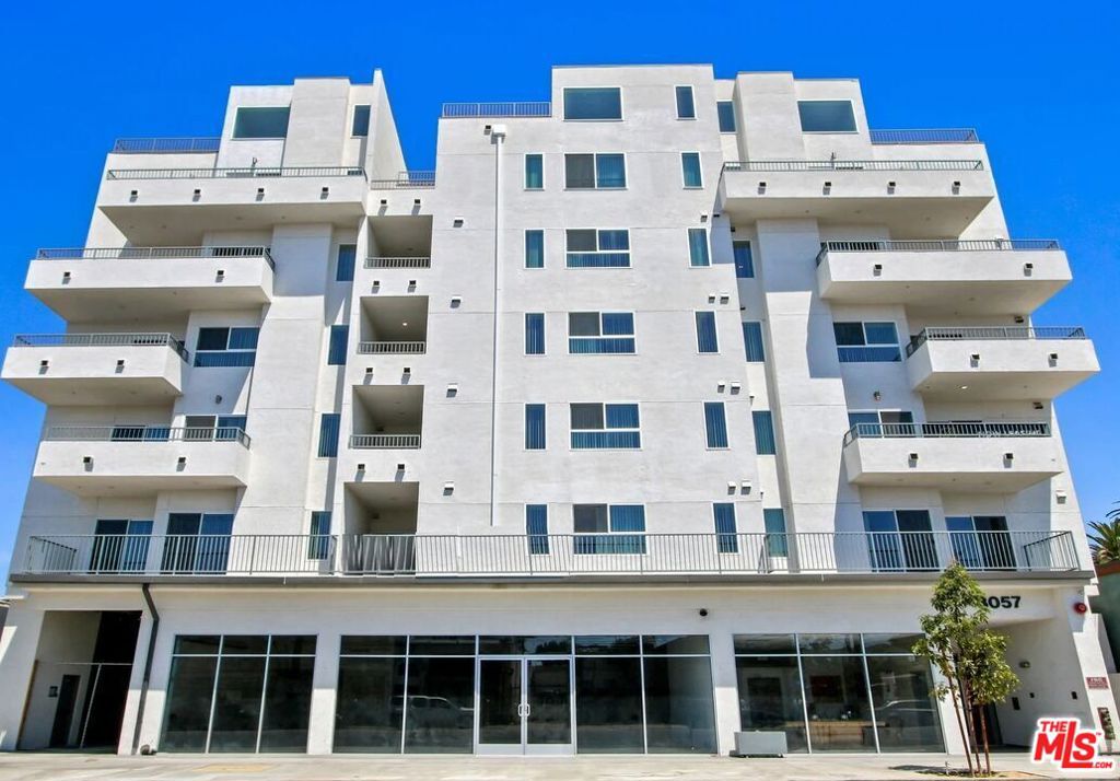 90006 Real Estate Listings Main Image
