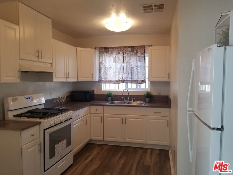 1716 W 45th Street Property Photo 2