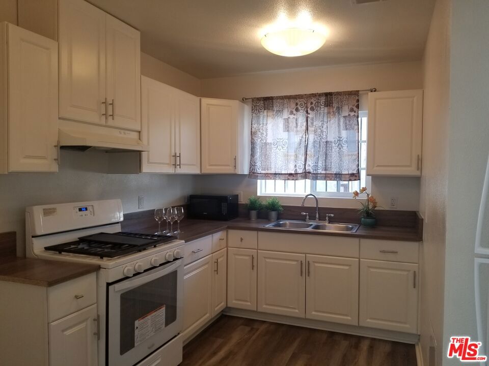 1716 W 45th Street Property Photo 4