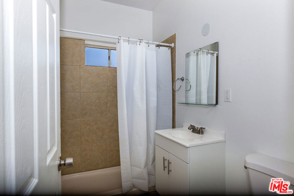 1716 W 45th Street Property Photo 23