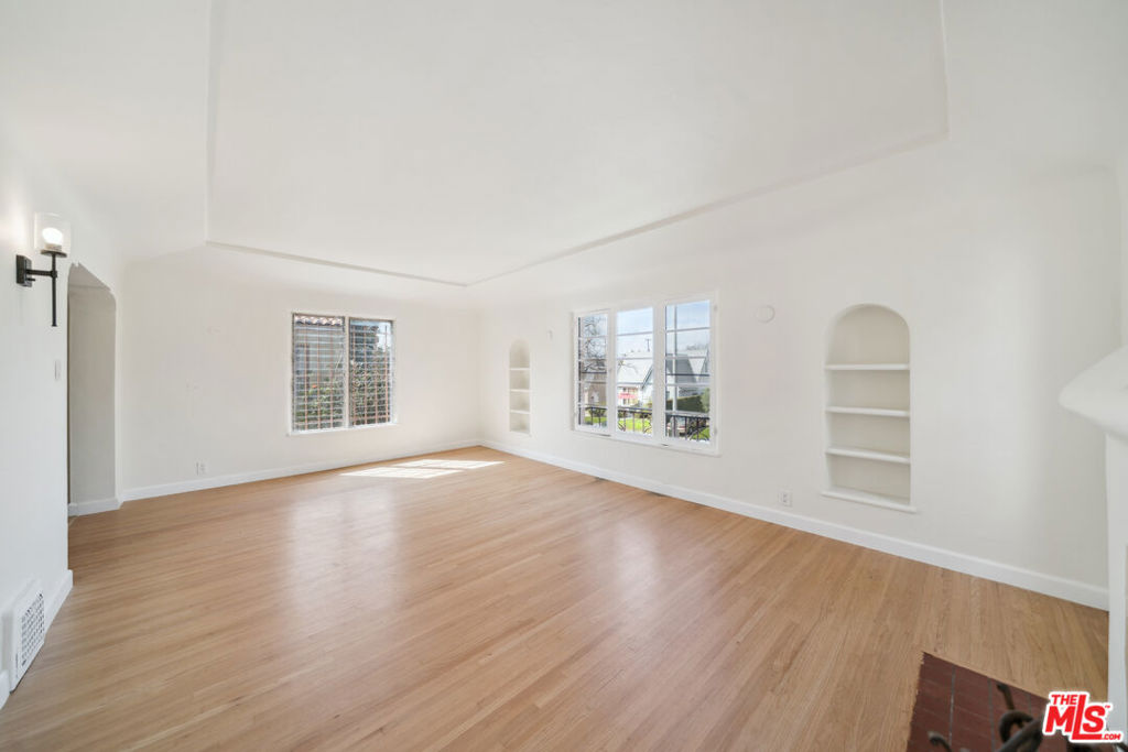 1114 S Point View Street Property Photo