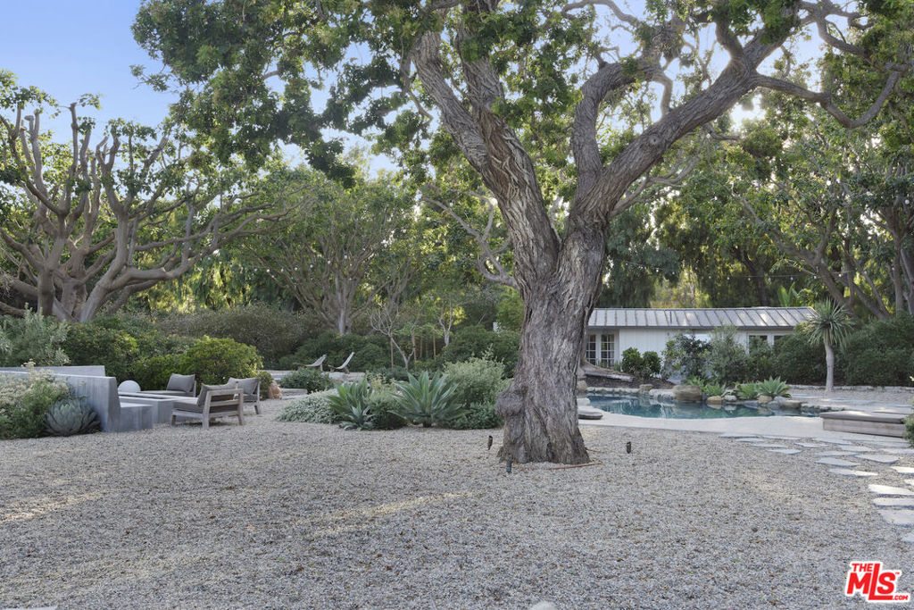 6715 Fernhill Drive Property Photo