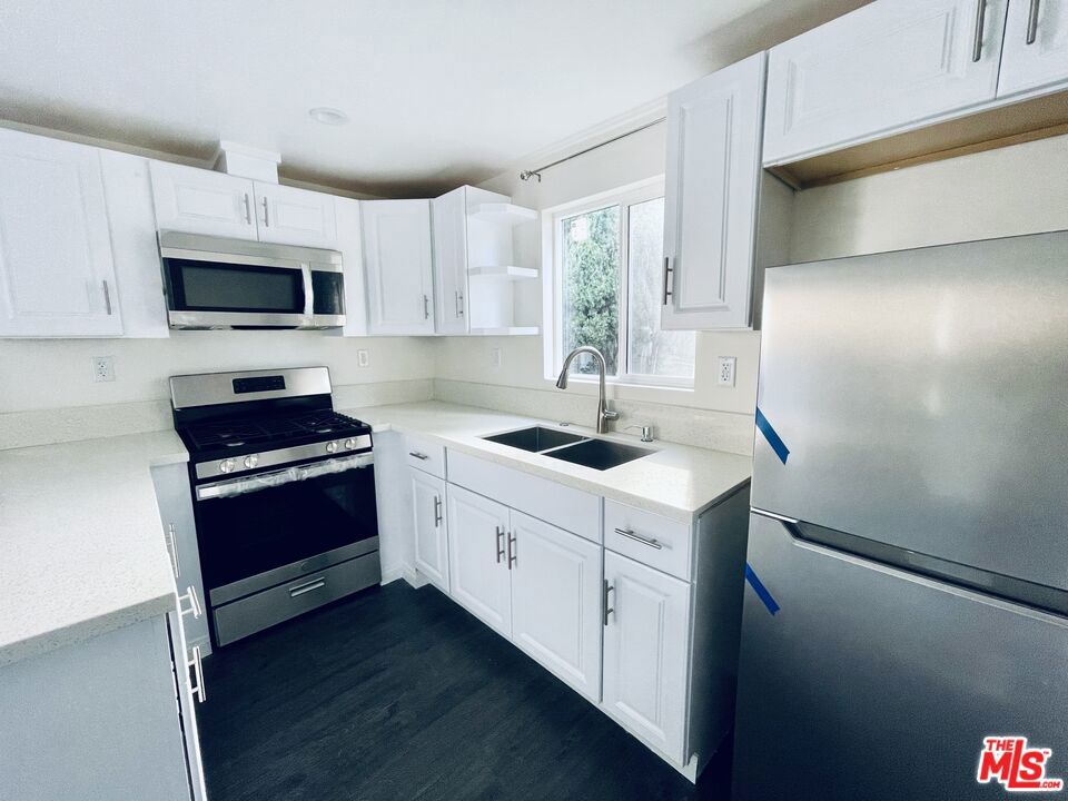 463 N Ardmore Avenue Property Photo