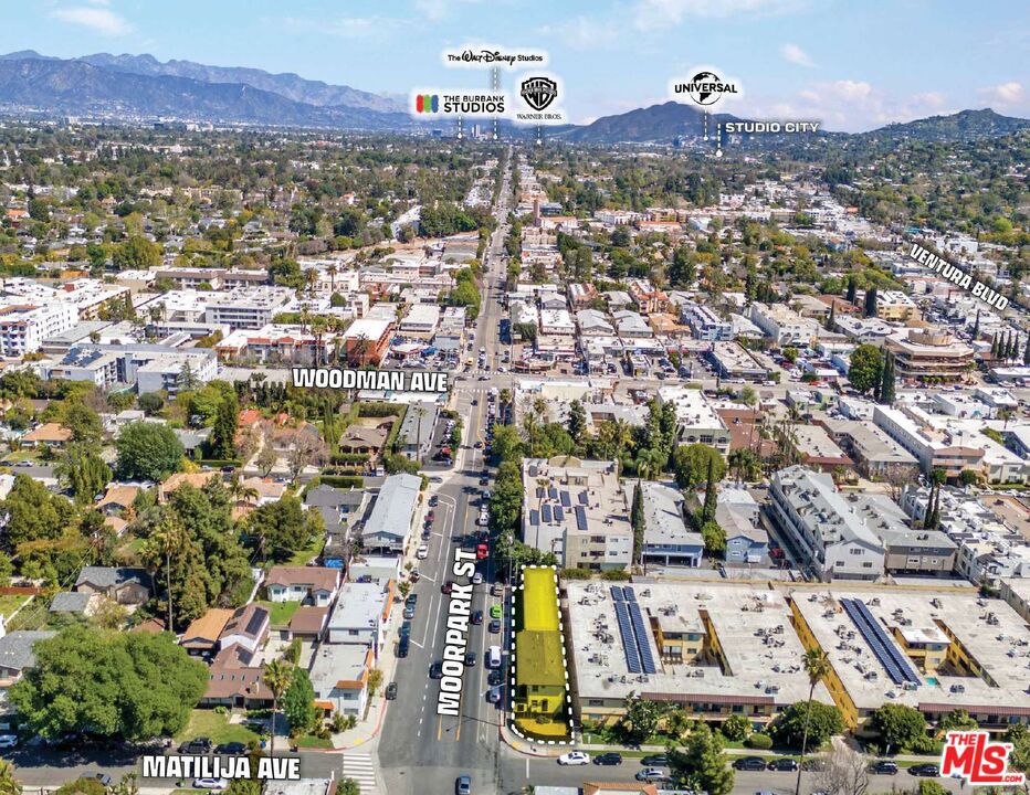 13804 Moorpark Street Property Photo 2