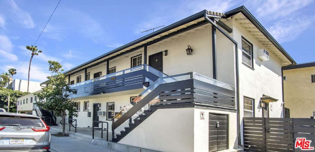 13804 Moorpark Street Property Photo 3