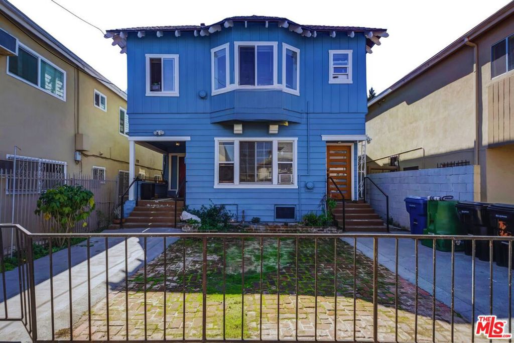 702 W 30th Street Property Photo 1