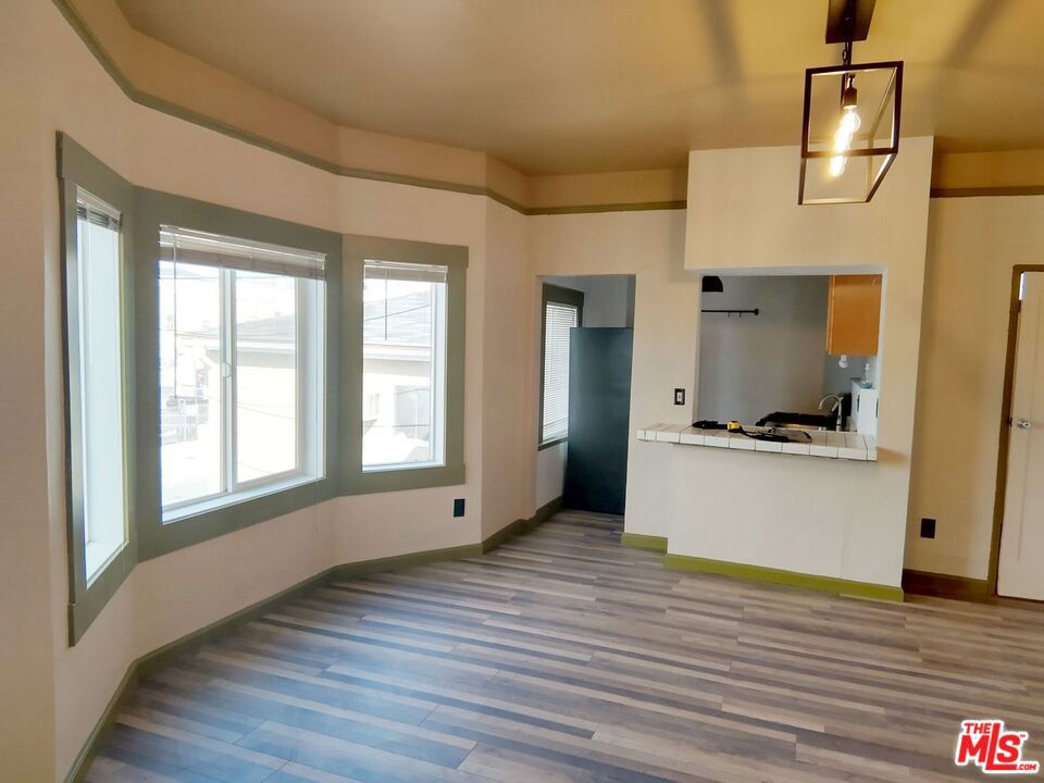 702 W 30th Street Property Photo 3