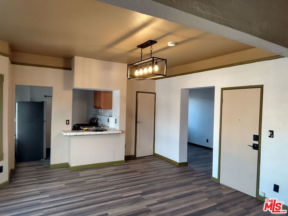 702 W 30th Street Property Photo 4