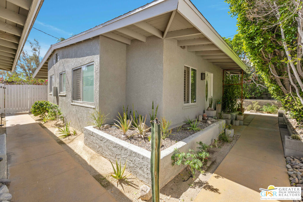 1315 N Indian Canyon Drive Property Photo 3