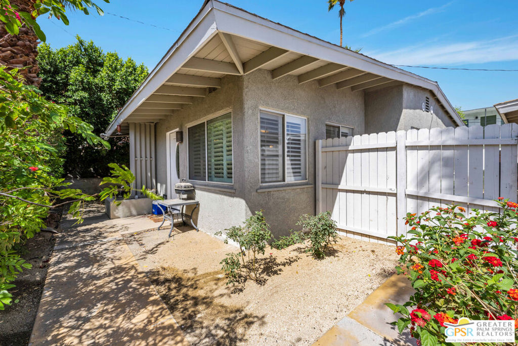 1315 N Indian Canyon Drive Property Photo 9
